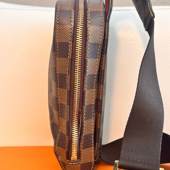 Louis Vuitton LV Damier Ebene Slingbag / Bumbag W/ Box - Picture 5 of 16